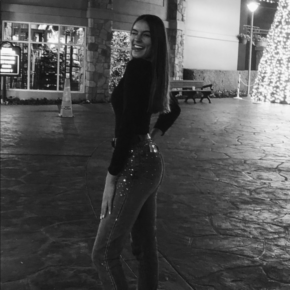 Meet your Posher, Taylor - Picture 2 of 9